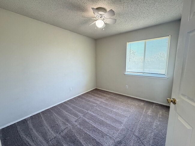 Building Photo - 2213 Schwald Rd