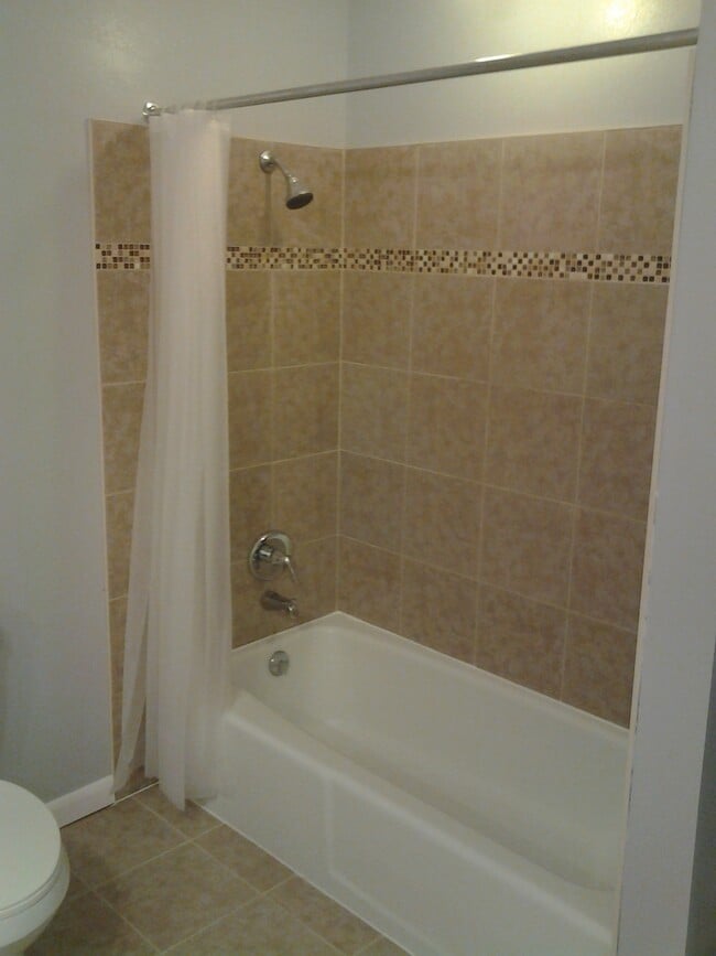 Building Photo - 1424 Town Hall Rd