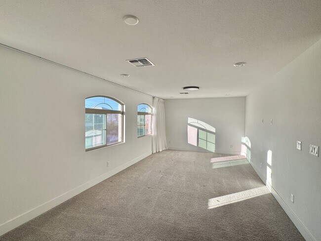 Building Photo - 8732 S Black Cordon Rd