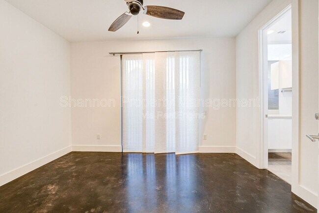 Building Photo - 2333 Sperber Ln