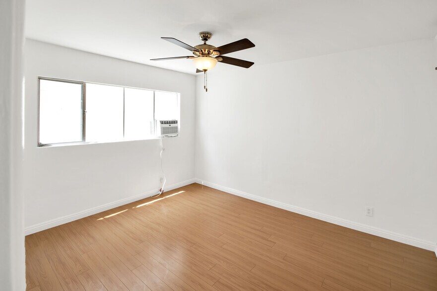 Building Photo - 7566 Romaine St