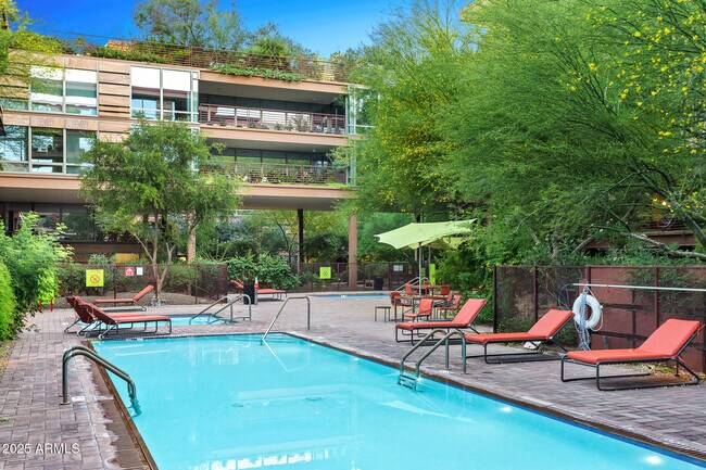 Building Photo - 7147 E Rancho Vista Dr
