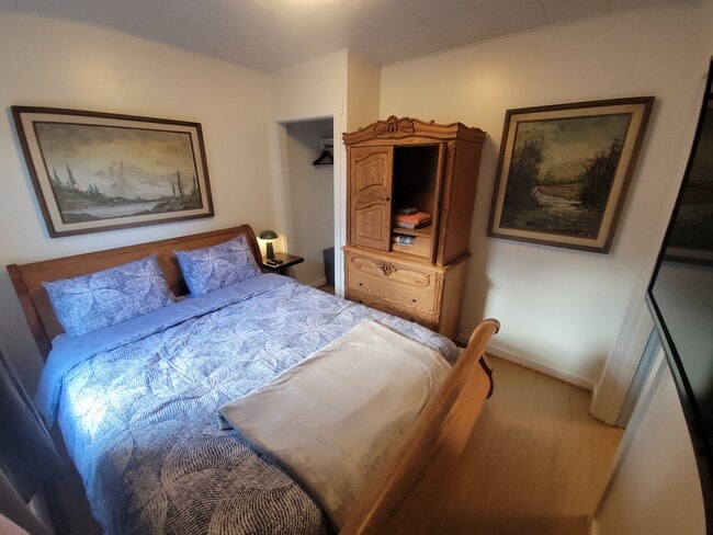 Building Photo - 211-212 W 13th St