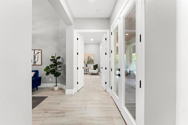 Building Photo - 13500 Coleto Creek Trail