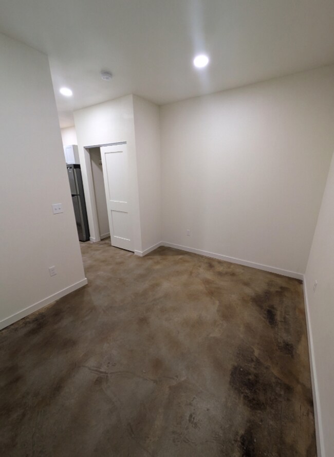 Building Photo - 541 Taylor Ave