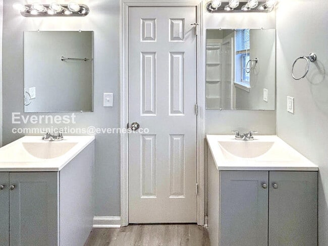 Building Photo - 30 Oak Grove Ln NW