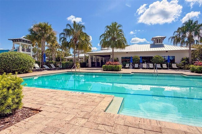 Building Photo - 7222 Paradiso Dr
