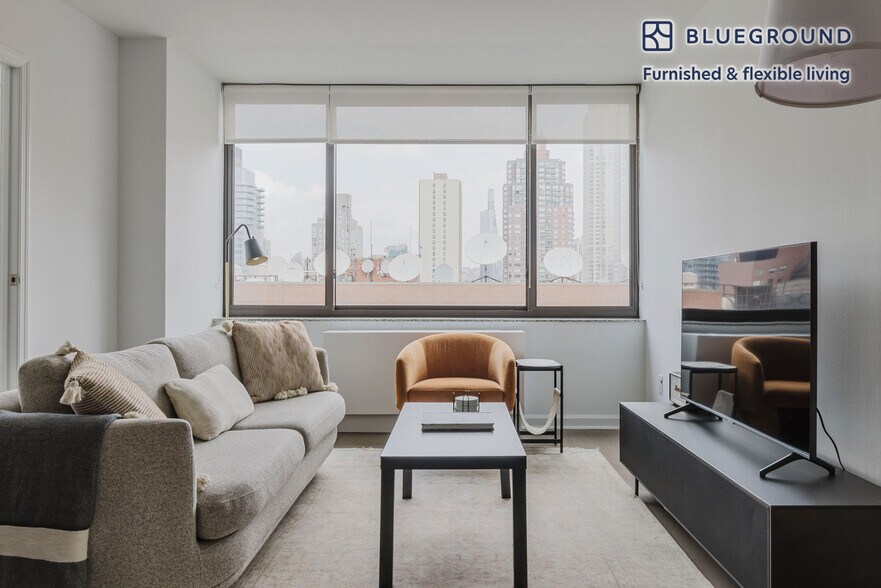 Primary Photo - 500 W 56th St