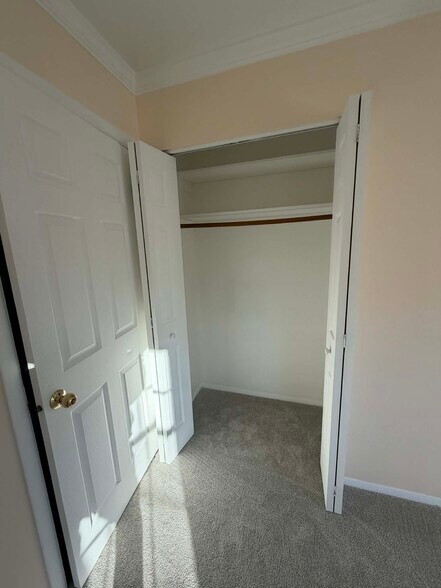 Building Photo - 1730 N Ridge Ave