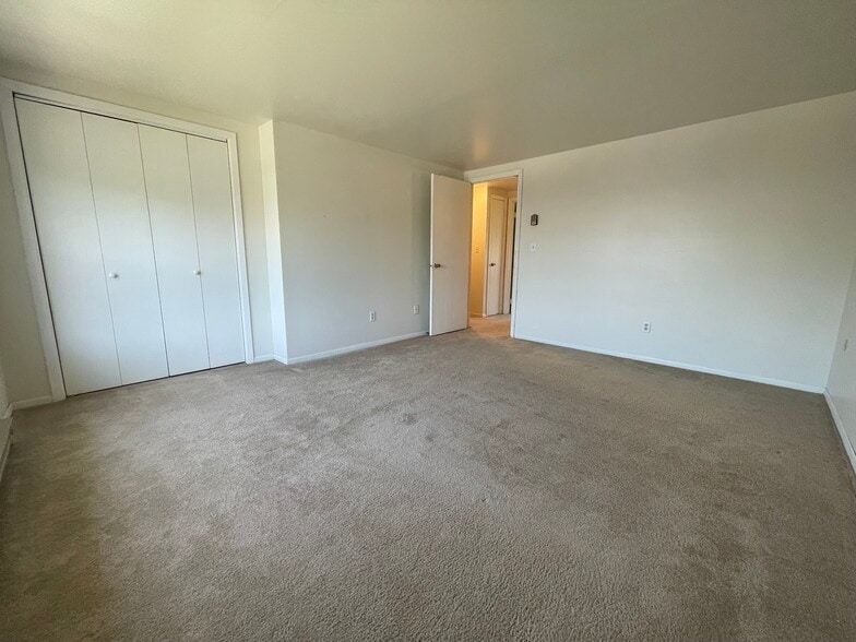 Building Photo - 433 Cedarcrest Dr