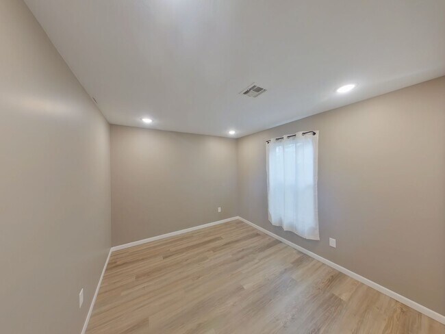 Building Photo - 520 Mathewson St