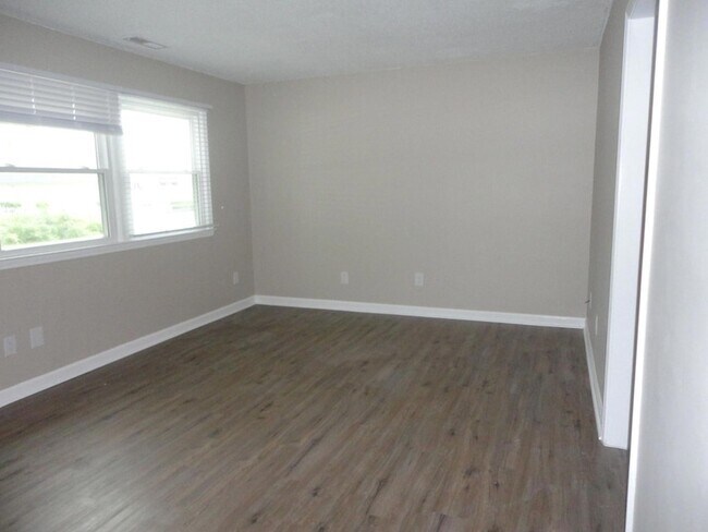 Building Photo - 137 W Barbee St