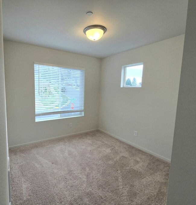 Building Photo - 4 Bedroom Home in Marysville  Pet Friendly!