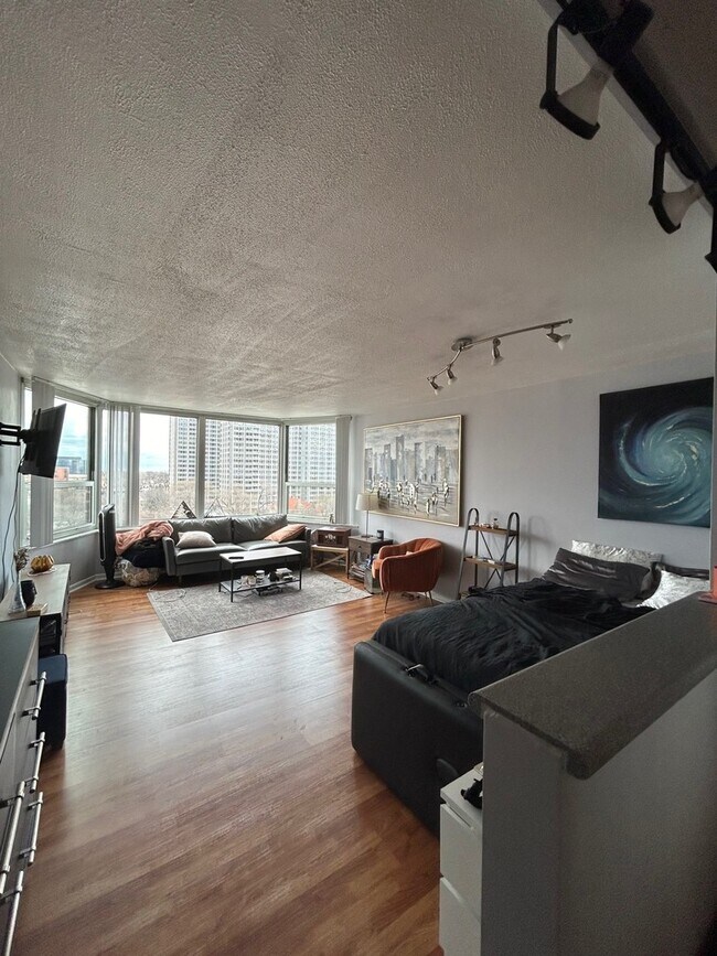 Building Photo - 720 W Gordon Terrace