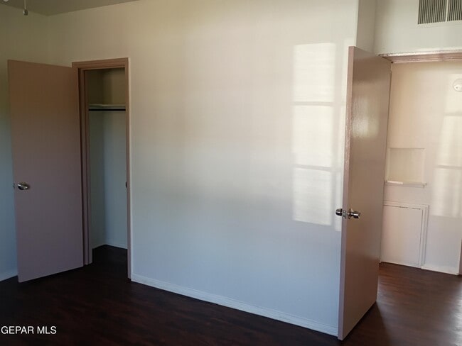 Building Photo - 4704 Clifton Ave