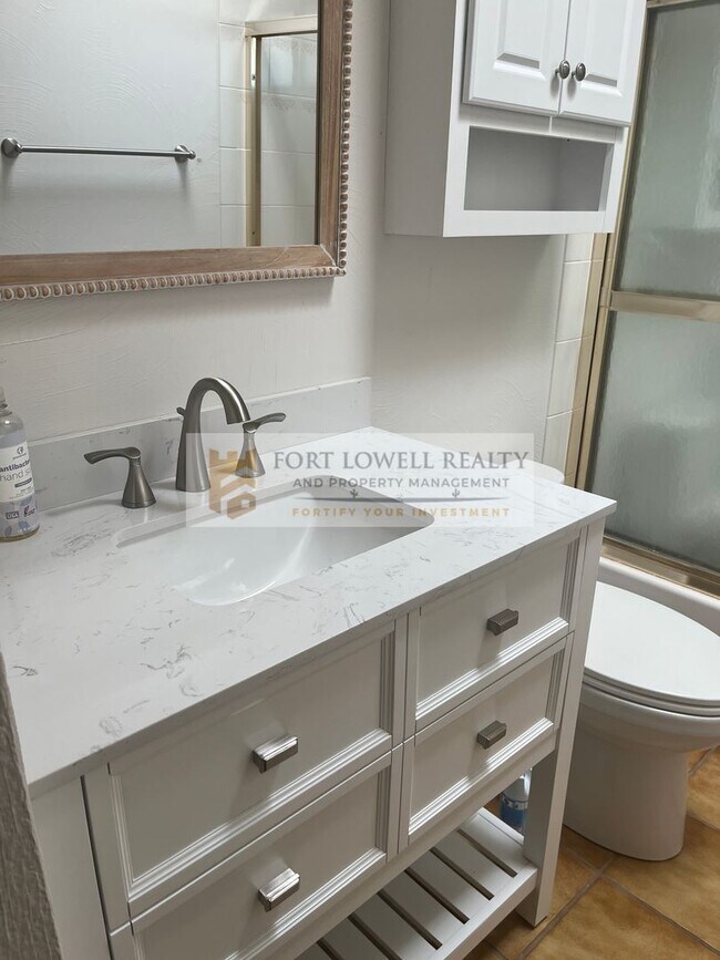 Building Photo - Beautiful 3 bedroom 2 bathroom with washer & dryer AVAILABLE SOON!