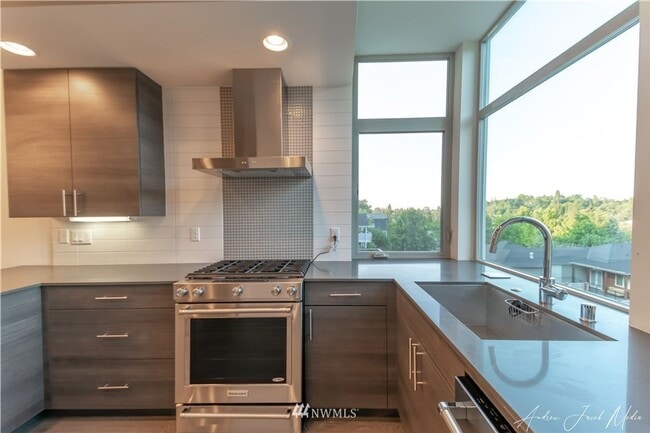 Building Photo - 3Bd/2.5Ba Seattle Townhome