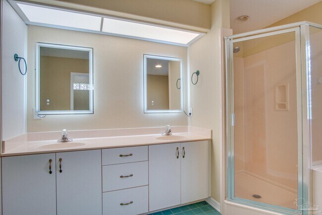 Building Photo - 2042 Hamilton Crossing Dr