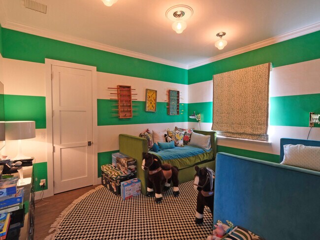 Building Photo - 12465 World Cup Ln