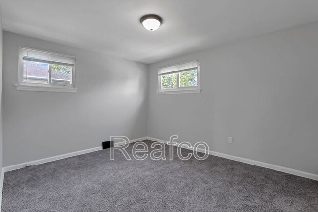 Building Photo - 900 Racine Ave