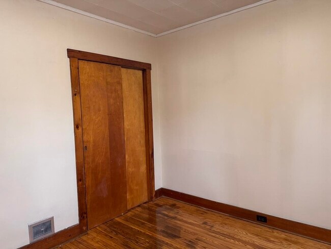 Building Photo - 814 Brattleboro Rd