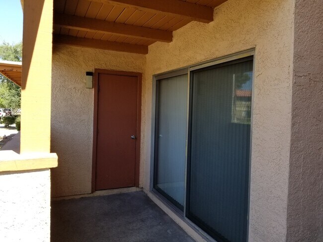Building Photo - *HCVP considered*DOWNSTAIRS 1BD 1BA CONDO!