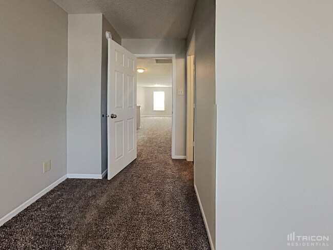 Building Photo - 2376 Bridlewood Dr