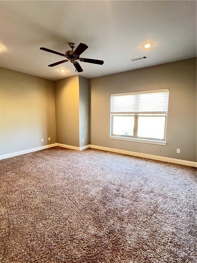 Building Photo - 2007 S Dixieland Rd