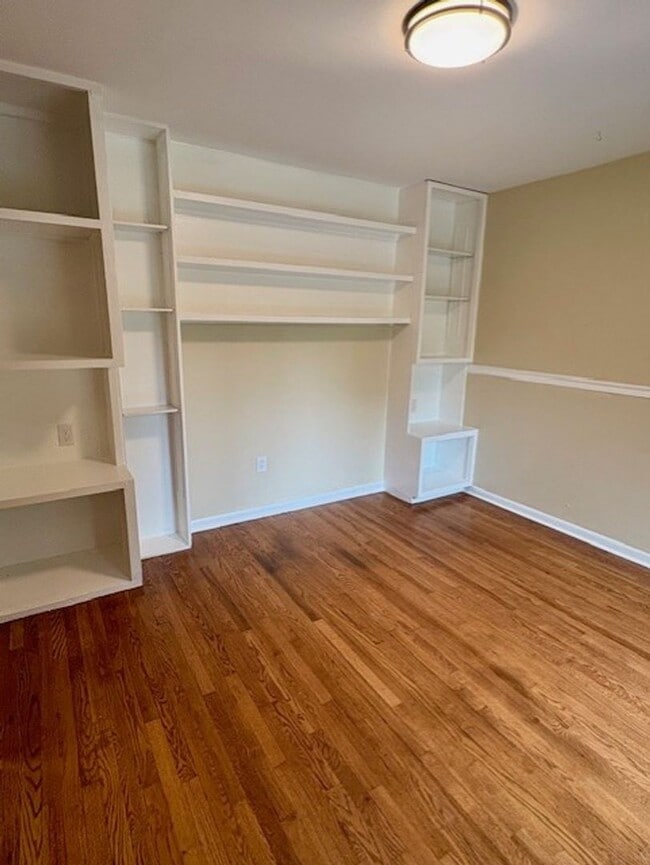 Building Photo - Charming 4-Bedroom Home in the Heart of Wi...