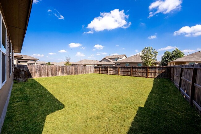 Building Photo - Charming Modern Home with Premium Amenitie...