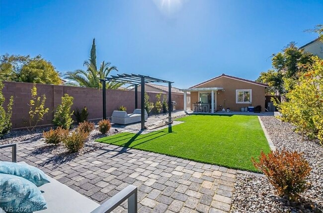 Building Photo - 10240 Falling Needle Ave