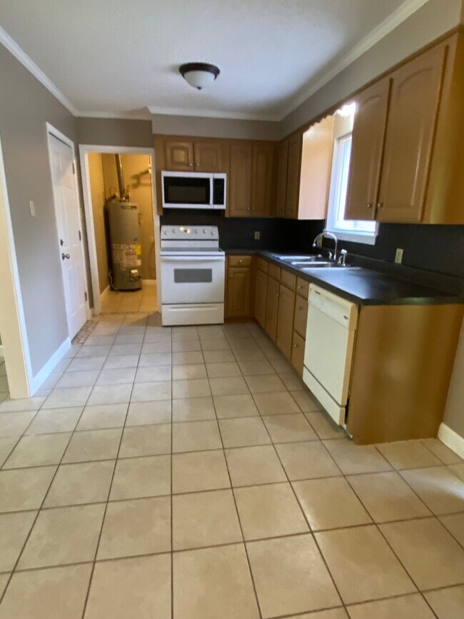 Building Photo - Shady Grove Rental