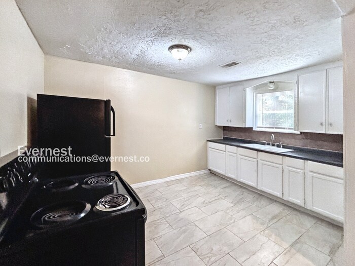 Building Photo - 815 Roosevelt