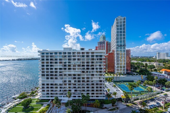 Building Photo - 1450 Brickell Bay Dr