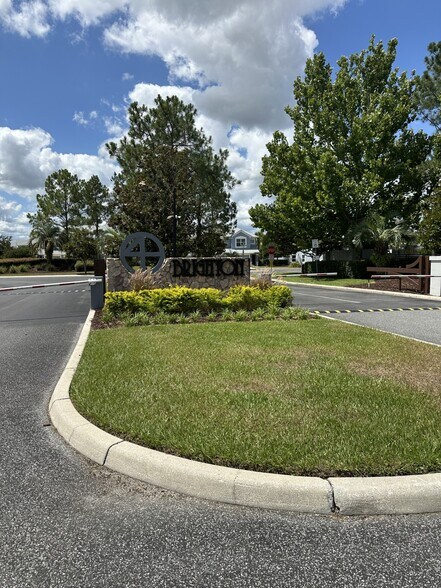 Building Photo - 4500 SW 52nd Cir