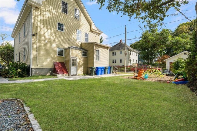 Building Photo - 183 Wood St