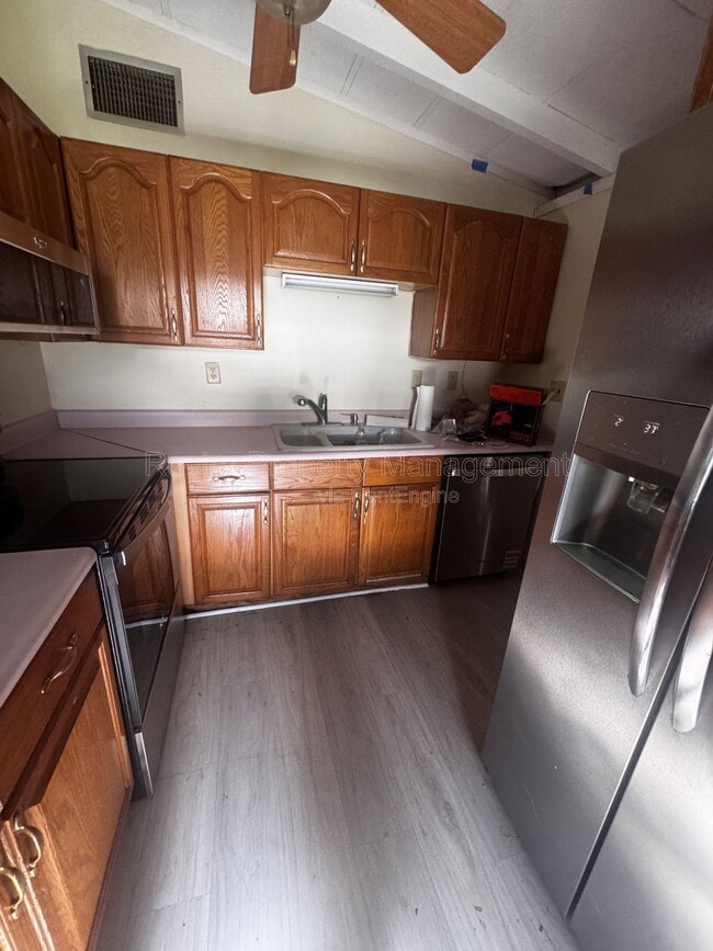 Building Photo - 627 E Warner St