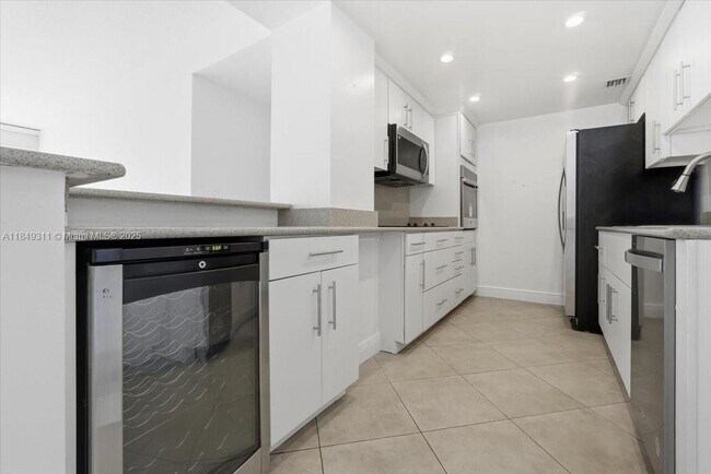 Building Photo - 2451 Brickell Ave