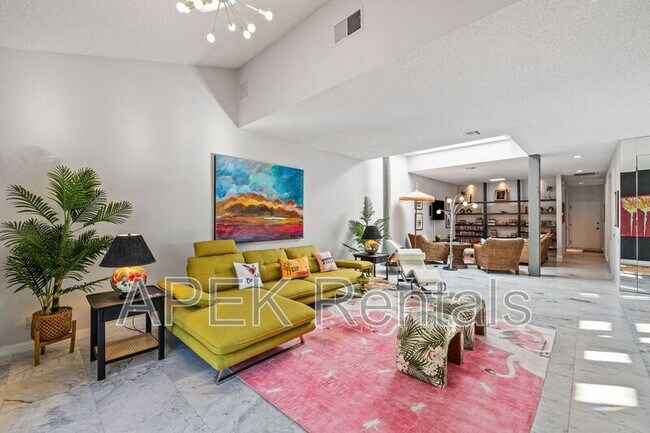 Building Photo - 1317 E Amado Rd