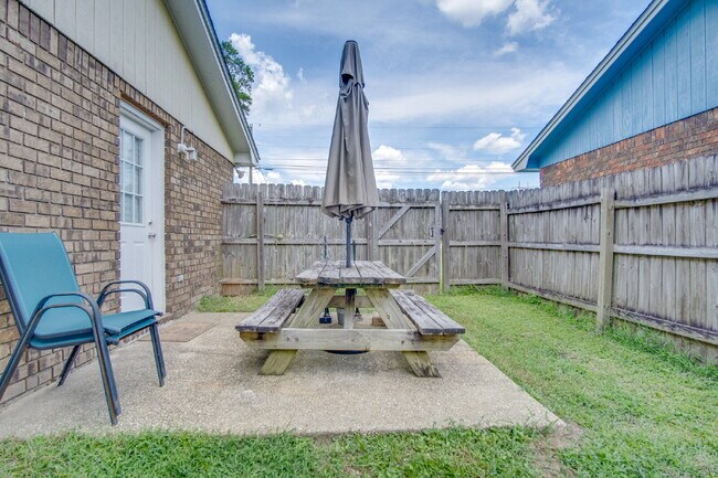 Building Photo - Updated 3BD/2BA Home on Quiet Cul-de-Sac w...