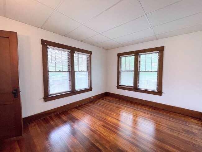 Building Photo - 3 bed 1 bath home