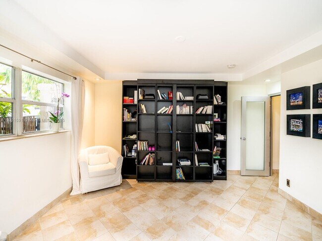 Building Photo - 1127 Meridian Ave