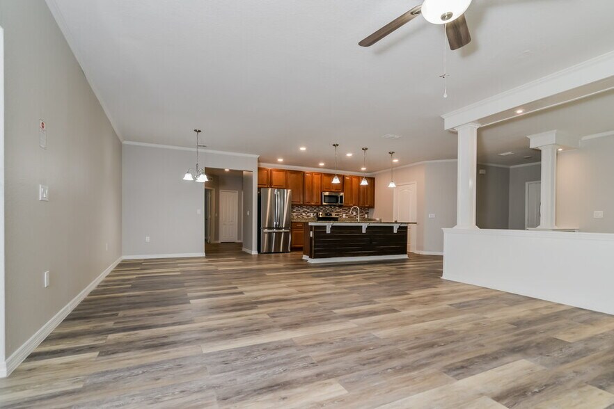 Building Photo - 2111 Waseca Ln