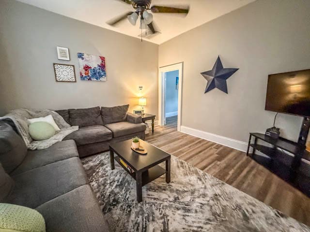 Building Photo - 216 E Horah St