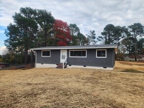 Building Photo - 3231 Dorian Rd