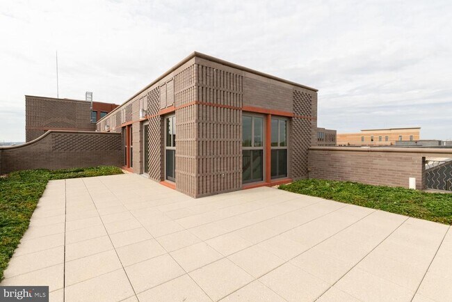 Building Photo - 333 8th St SE