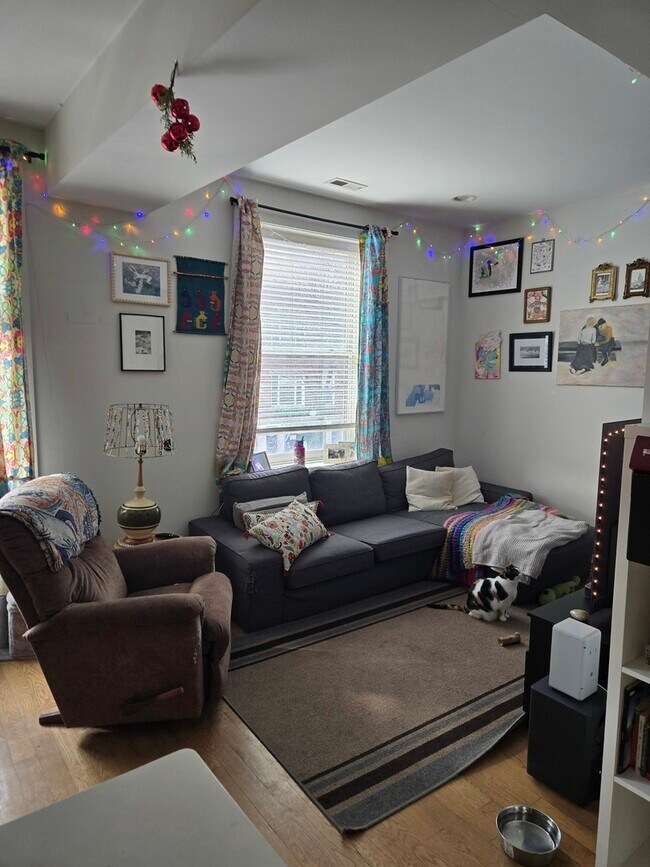 Building Photo - 3707 N Southport Ave