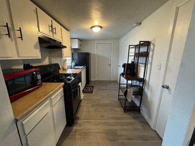 Building Photo - 4813 Sayre Ave