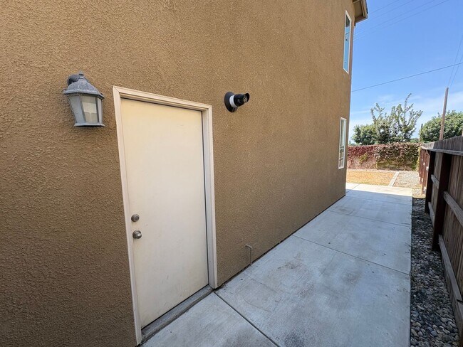 Building Photo - 641 S Laguna St