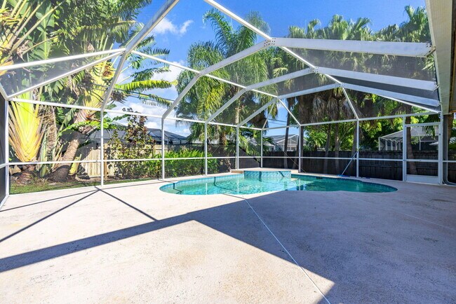 Building Photo - 967 SE Browning Ave